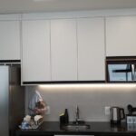 Cozinha em MDF branco perfil preto 2