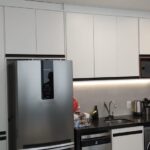 Cozinha em MDF branco perfil  preto 3