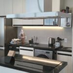 Cozinha em MDF branco perfil preto